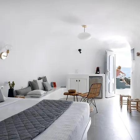 Caldera Serenity Cave Oia, Santorini Breathtaking Caldera Views Traditional Cave-style Luxury Outdoor Hot Tub Modern Comforts , Oia