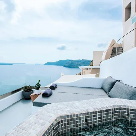 Caldera Serenity Cave Oia, Santorini Breathtaking Caldera Views Traditional Cave-style Luxury Outdoor Hot Tub Modern Comforts , Vila Oia