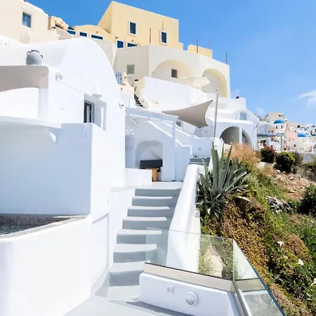 Caldera Serenity Cave Oia, Santorini Breathtaking Caldera Views Traditional Cave-style Luxury Outdoor Hot Tub Modern Comforts , Villa Oia (Santorini)