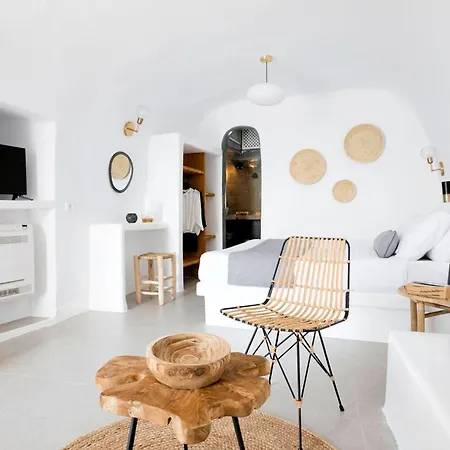Villa Caldera Serenity Cave Oia, Santorini Breathtaking Caldera Views Traditional Cave-style Luxury Outdoor Hot Tub Modern Comforts , *
