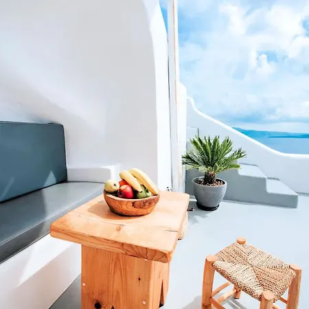 Caldera Serenity Cave Oia, Santorini Breathtaking Caldera Views Traditional Cave-style Luxury Outdoor Hot Tub Modern Comforts , Oia (Santorini)