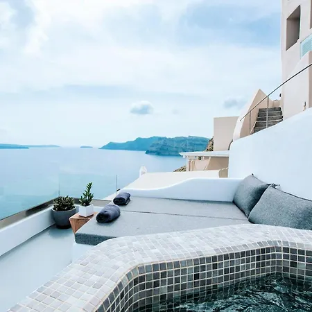 Caldera Serenity Cave Oia, Santorini Breathtaking Caldera Views Traditional Cave-style Luxury Outdoor Hot Tub Modern Comforts , Villa *