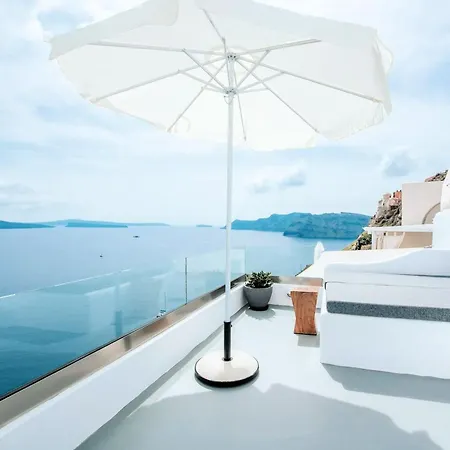 Caldera Serenity Cave Oia, Santorini Breathtaking Caldera Views Traditional Cave-style Luxury Outdoor Hot Tub Modern Comforts , Villa *